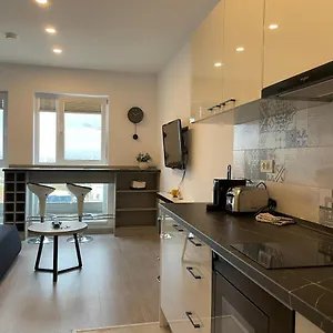 https://beautiful-penthouse-lakeview-w18.bucharesthotelsnow.com